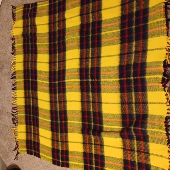 Giorgio Beverley Hills Other - Vintage GIORGIO Beverly Hills Plaid Blanket Lap Blanket Throw    53"×47" Scarf
